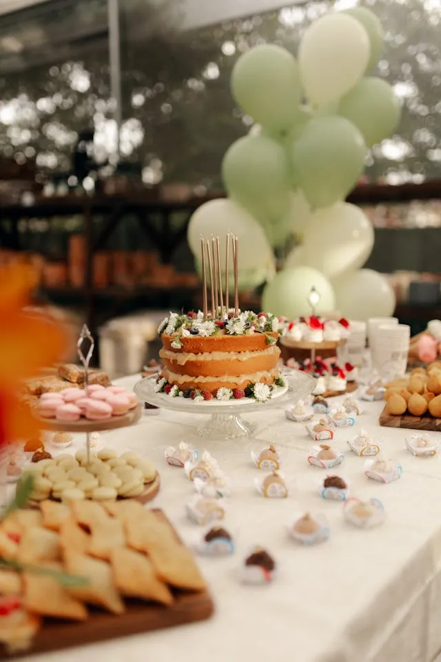 Le Wedding Cake Blanc et Or