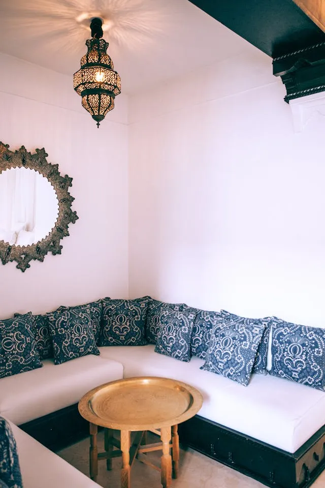 Le salon marocain moderne blanc